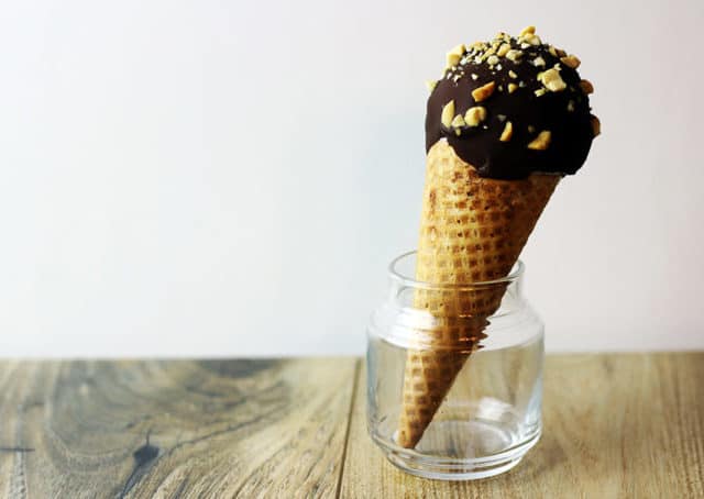 All the flavors of the original, with a third of the number of ingredients! Homemade delicious vanilla ice cream, dipped in homemade chocolate magic shell and topped with crushed peanuts.