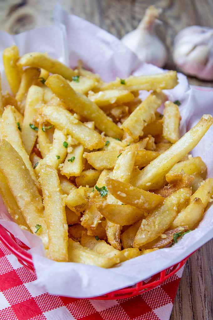 garlic fries in basket 