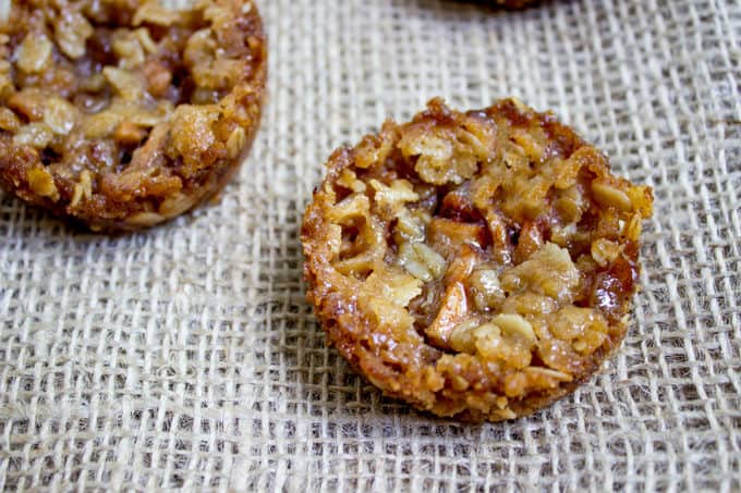 Apple Crisp Cookies with a pie crust bottom, sweetened spiced apples and a brown sugar and oat crust. All the fun of crisps and pies with just enough filling to make you feel like you're being healthy!