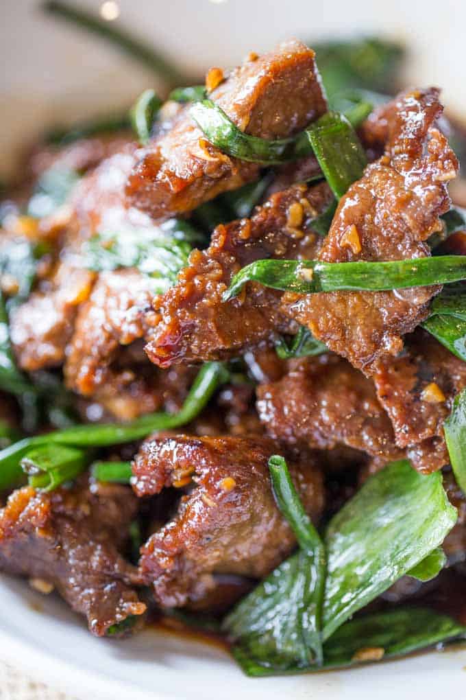 Mongolian Beef that's easy to make in just 30 minutes, crispy, sweet and full of garlic and ginger flavors you love from your favorite Chinese restaurant.