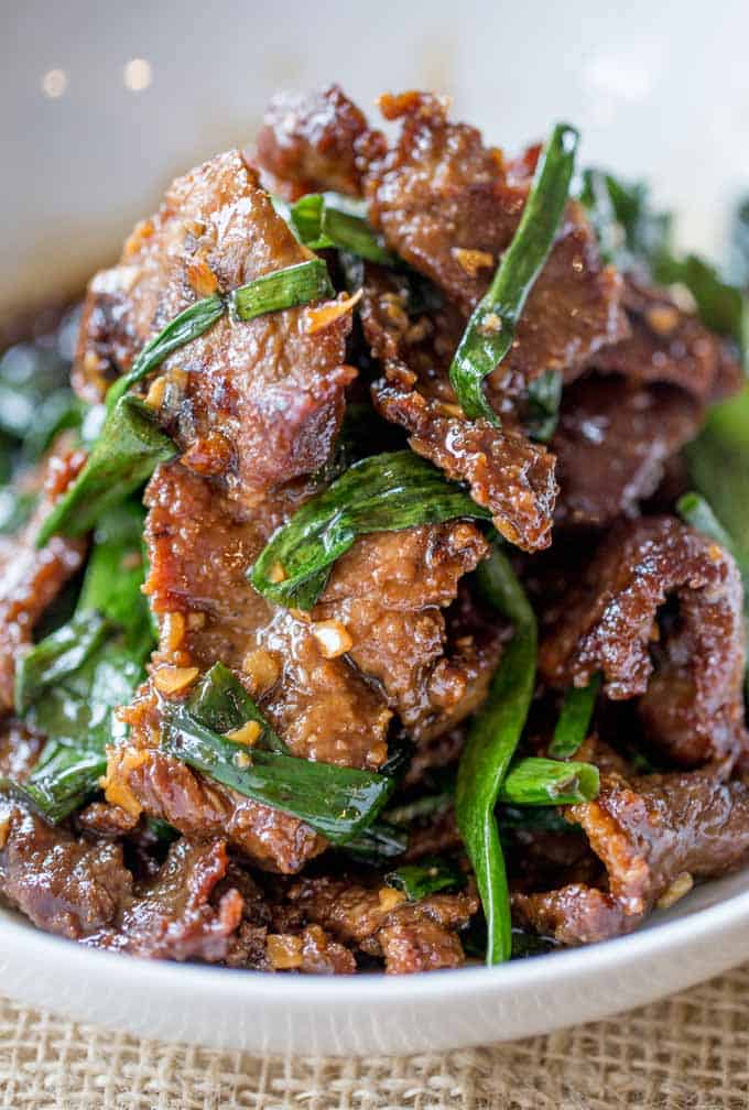 Mongolian Beef that's easy to make in just 30 minutes, crispy, sweet and full of garlic and ginger flavors you love from your favorite Chinese restaurant.