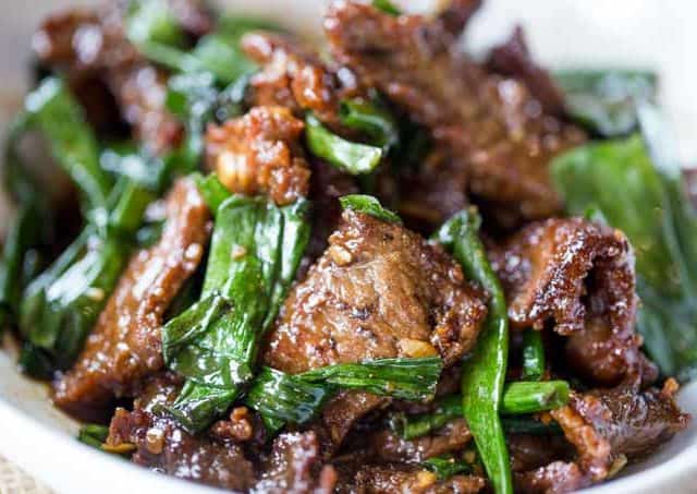 Mongolian Beef that's easy to make in just 30 minutes, crispy, sweet and full of garlic and ginger flavors you love from your favorite Chinese restaurant.