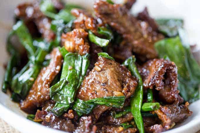 Mongolian Beef that's easy to make in just 30 minutes, crispy, sweet and full of garlic and ginger flavors you love from your favorite Chinese restaurant.