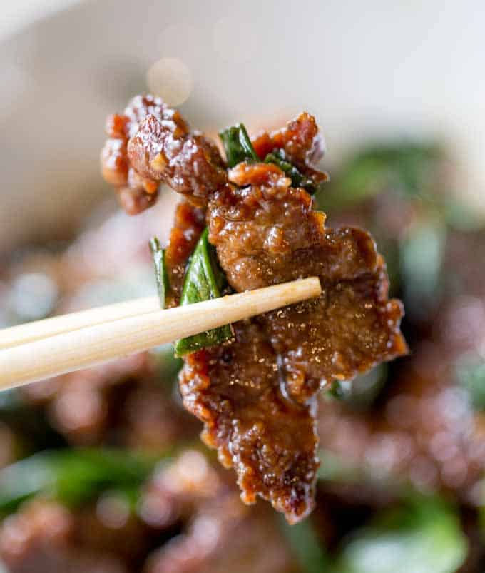 Mongolian Beef that's easy to make in just 30 minutes, crispy, sweet and full of garlic and ginger flavors you love from your favorite Chinese restaurant.