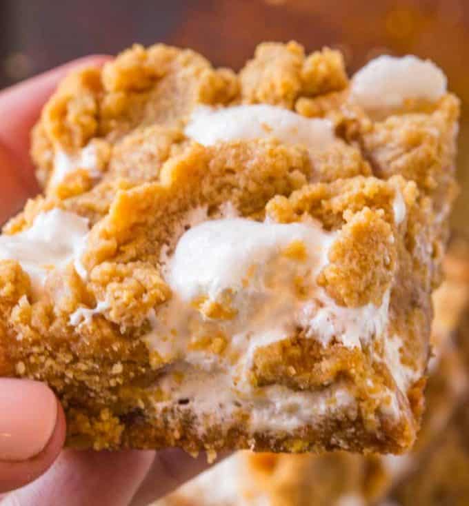 These Pumpkin Fluffernutter Bars are AMAZING. Perfect to kick off pumpkin season!