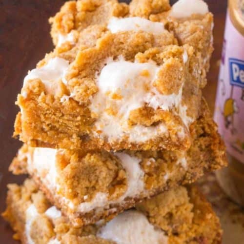 Pumpkin Fluffernutter Bars are the perfect mix of peanut butter brownie, marshmallow filling and all things pumpkin and fall flavored. Best back to school snack ever.
