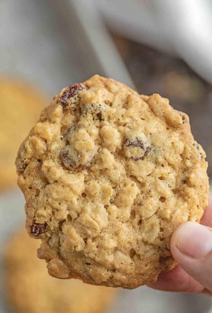 Chewy Oatmeal Raisin Cookies 