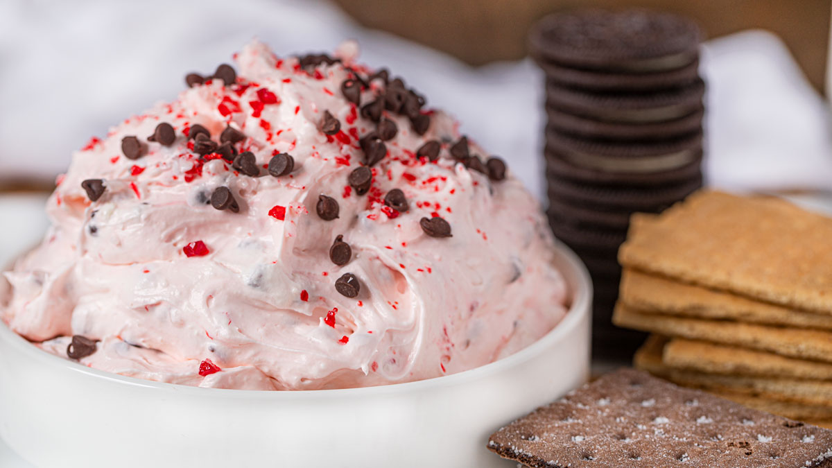 Peppermint Bark Dip and cookies